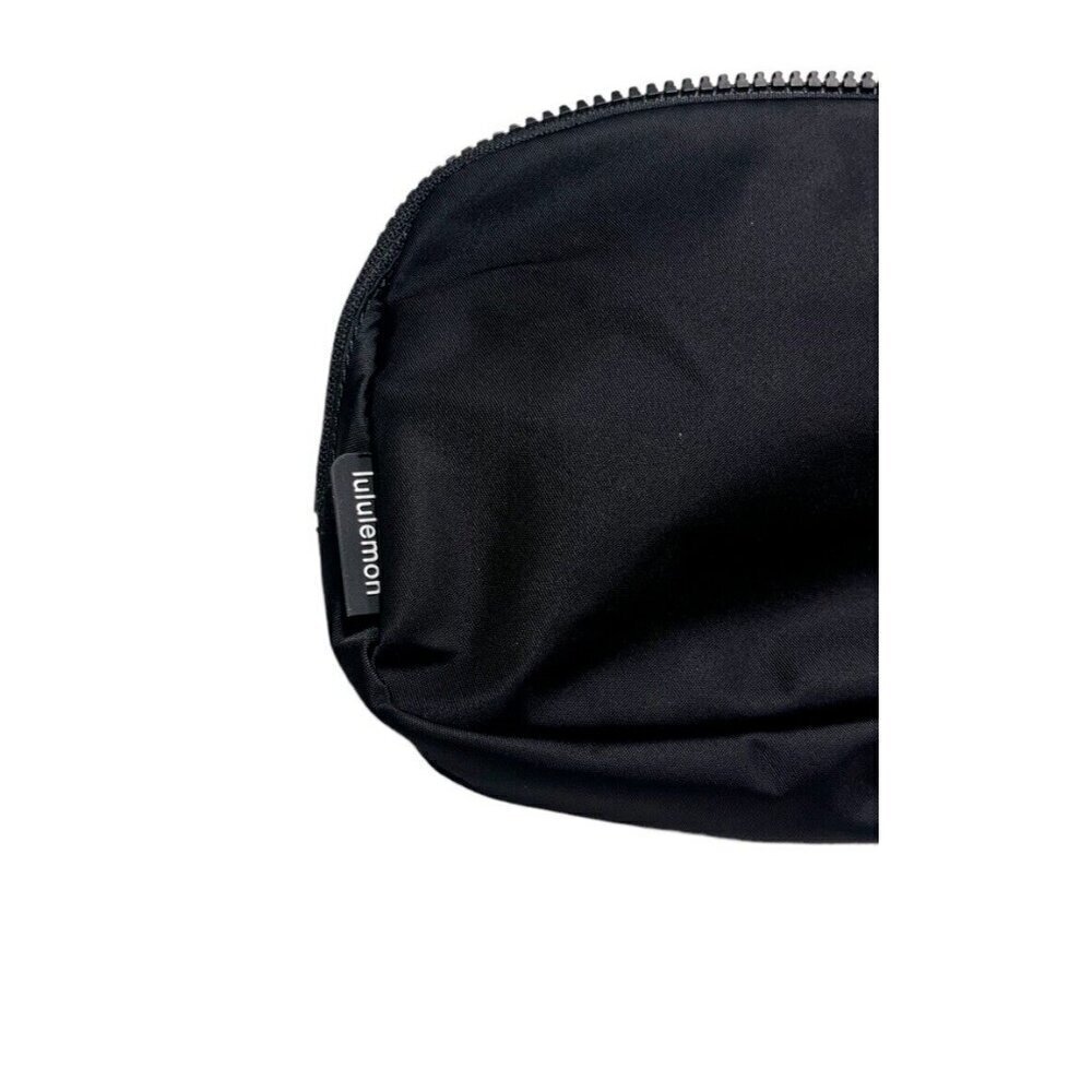 NWT Lululemon Everywhere waist bag & Fanny Pack Extended Strap Black - Picture 2 of 12
